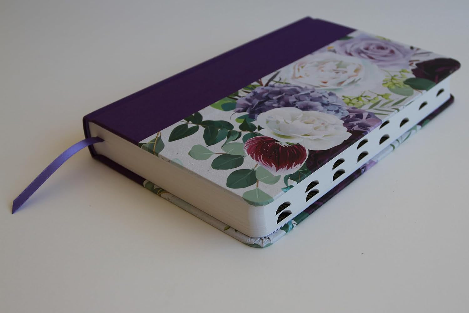 Biblia RVR1960 Tapa Dura Y Tela Morada Con Flores Tamaño Manual Con Índice / Spanish Bible RVR 1960, Hardcover, Purple Cloth with Flowers, Handy Size (Spanish Edition)