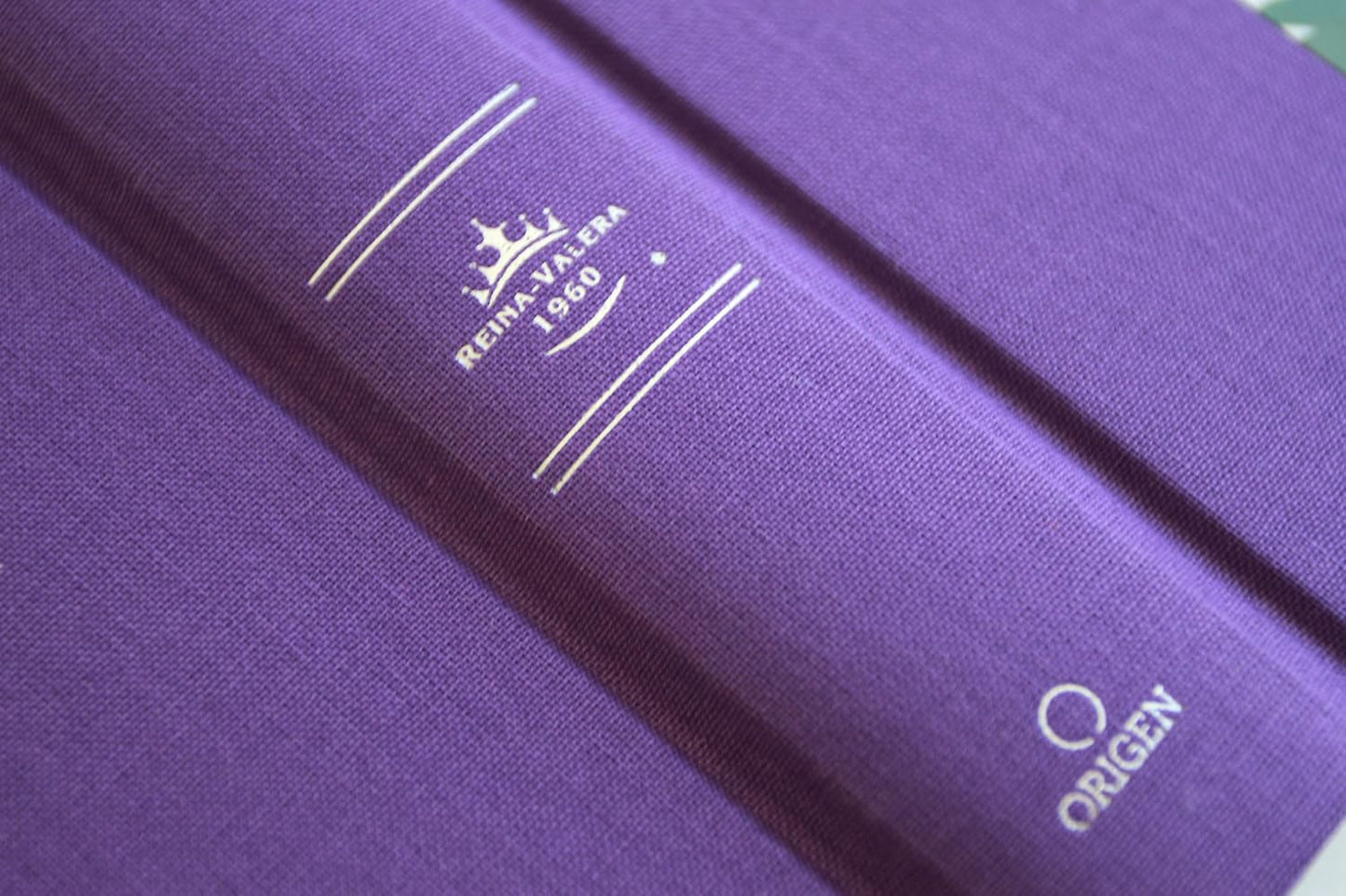 Biblia RVR1960 Tapa Dura Y Tela Morada Con Flores Tamaño Manual Con Índice / Spanish Bible RVR 1960, Hardcover, Purple Cloth with Flowers, Handy Size (Spanish Edition)